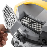 Filtre de l’aspirateur Ghibli V15 accessible sous le capot pour l’entretien de l’appareil