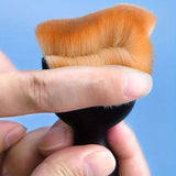 Détail brosse nettoyante poils doux pour surfaces auto